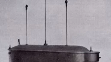 القارب ذو التحكم اللاسلكي