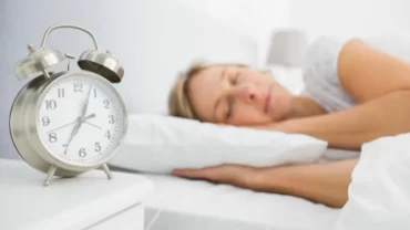 النوم لثمان ساعات يومياً