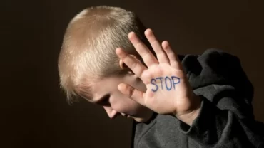 تعليم الطفل كيفية تجنب التنمر