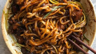 جاجانغ ميون (Jajangmyeon)