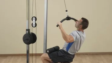 جهاز السحب لأسفل / Lat Pulldown Machine