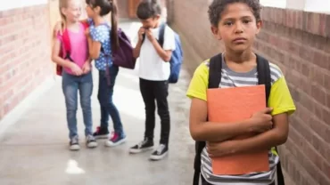 شرح معنى التنمر للطفل