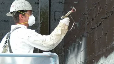 عزل الرطوبة باستخدام سائل عازل الماء Moisture insulation using waterproofing fluid