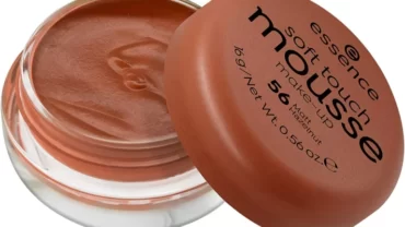 فاونديشن ايسنس /  essence Soft Touch mousse