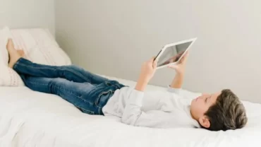 متابعة الطفل اثناء استخدام الإنترنت