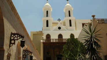 الكنيسة المعلقة للسيدة مريم العذراء