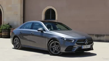 سيارة مارسيدس Mercedes A180 2021